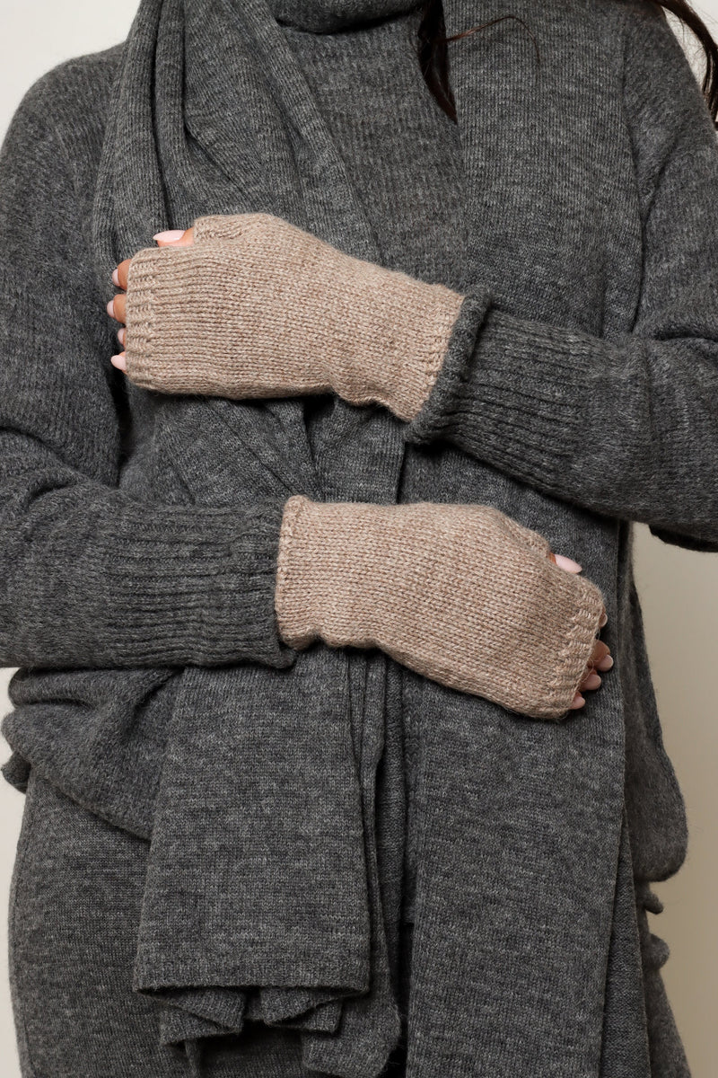 Long Alpaca Mittens - Fawn