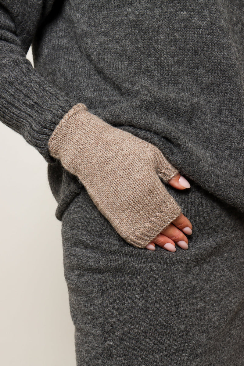 Long Alpaca Mittens - Fawn